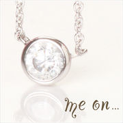 �yme on...�zK10�z���C�g�S�[���h�E���a5mm�i0.3ct�j�̃L���[�r�b�N�W���R�j�A�E�V���v���l�b�N���X