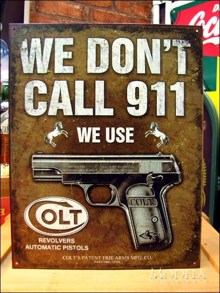 アメリカンブリキ看板 コルト/Colt 緊急電話は掛けない