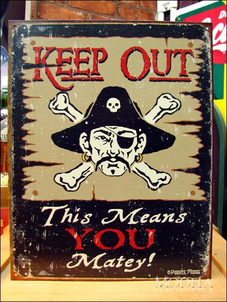 アメリカンブリキ看板 海賊 人相の悪い人は立ち入り禁止