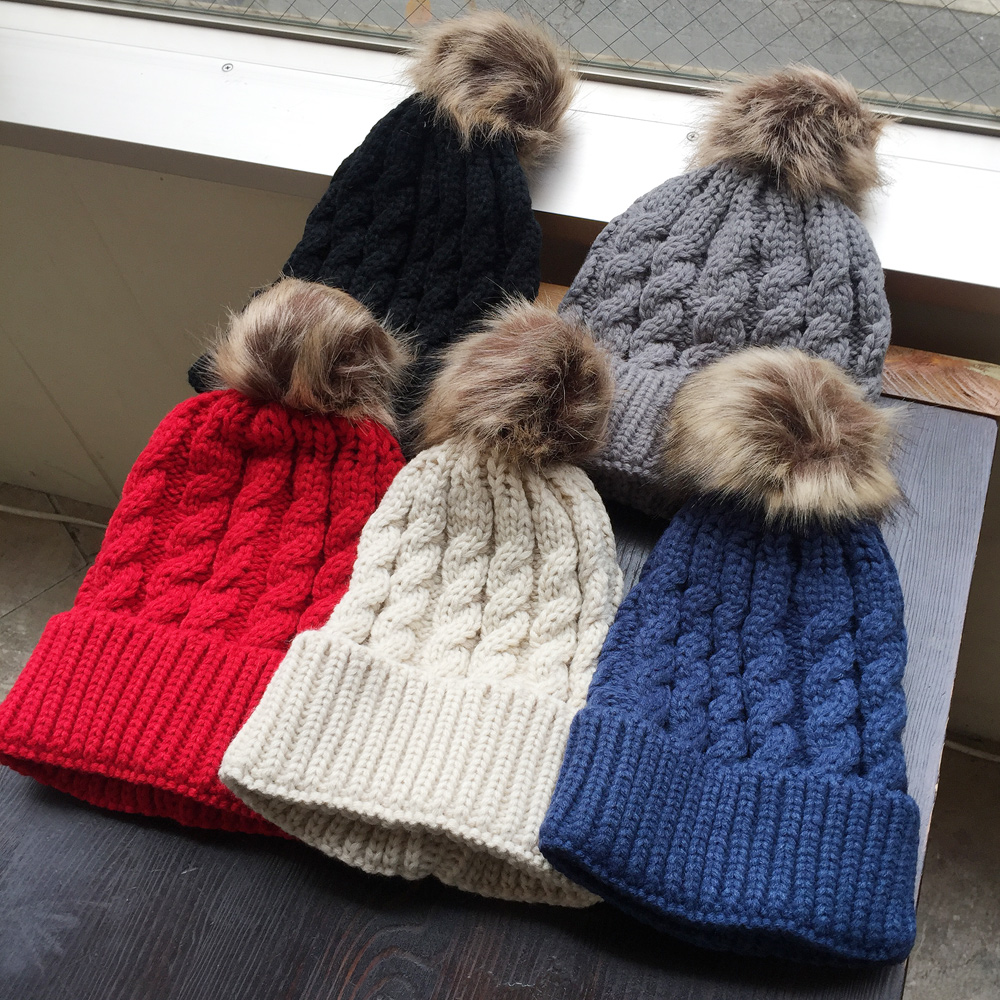 ▼MAGGIO▼【トレンド感たっぷり☆☆】マストなシーズンITEM◎ フェイクファー付ケーブルニット帽