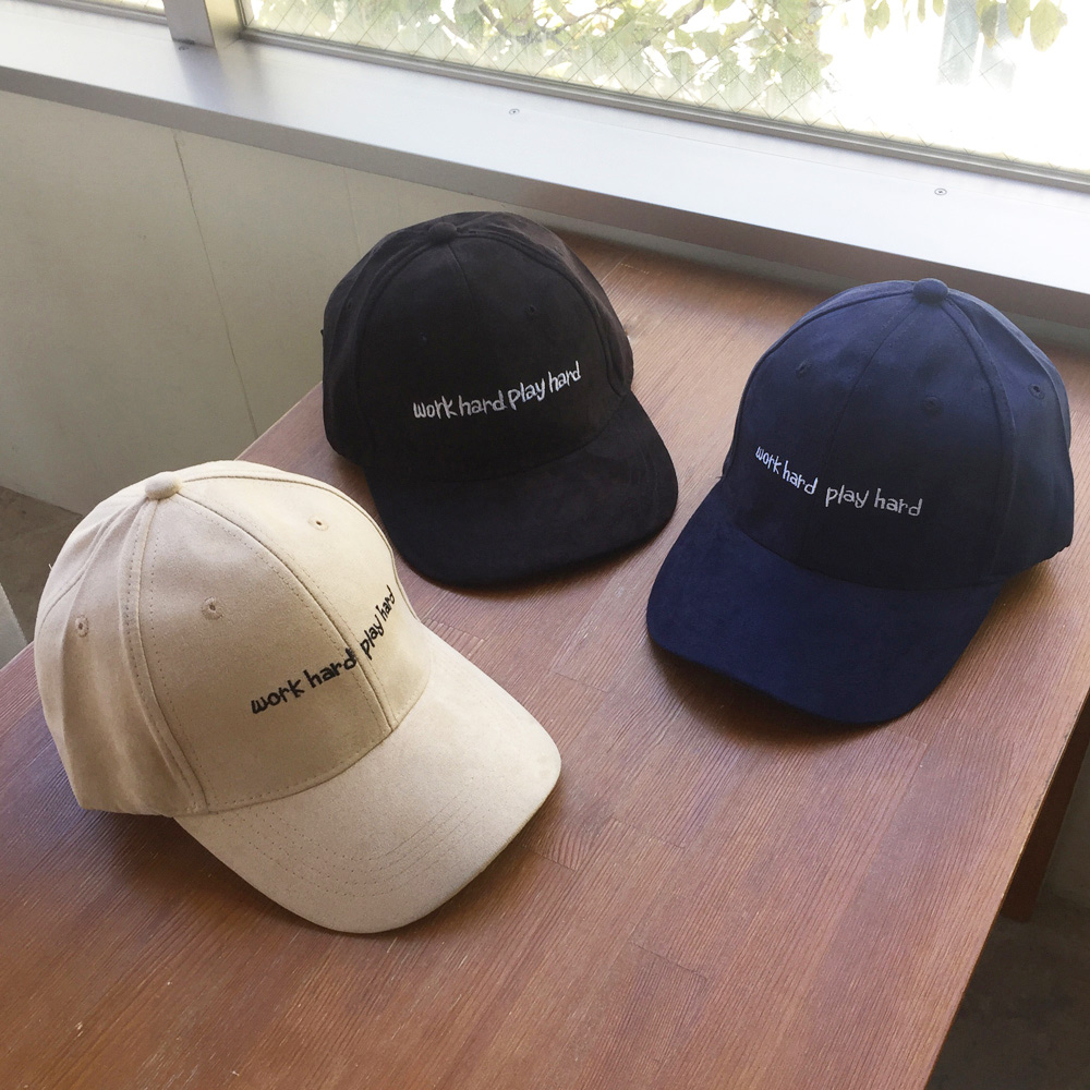 ☆30%オフ☆秋冬にピッタリなスエード素材☆ WORK HARD PLAY HARDキャップ(帽子)