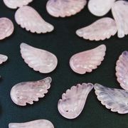 【一粒売り】バラ石　天使の羽　翼　フェザー　ローズクォーツ　素材　パーツ　天然石　パワーストーン