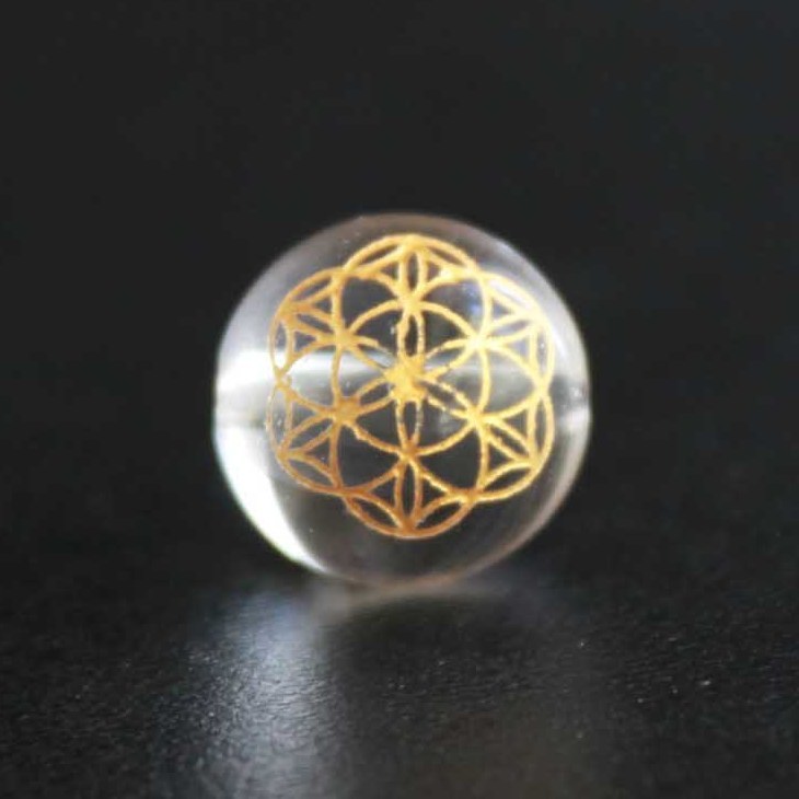【オリジナル商品】カービング 神聖幾何学模様 フラワーオブライフ 水晶(金彫り) 12mm 品番: 4292
