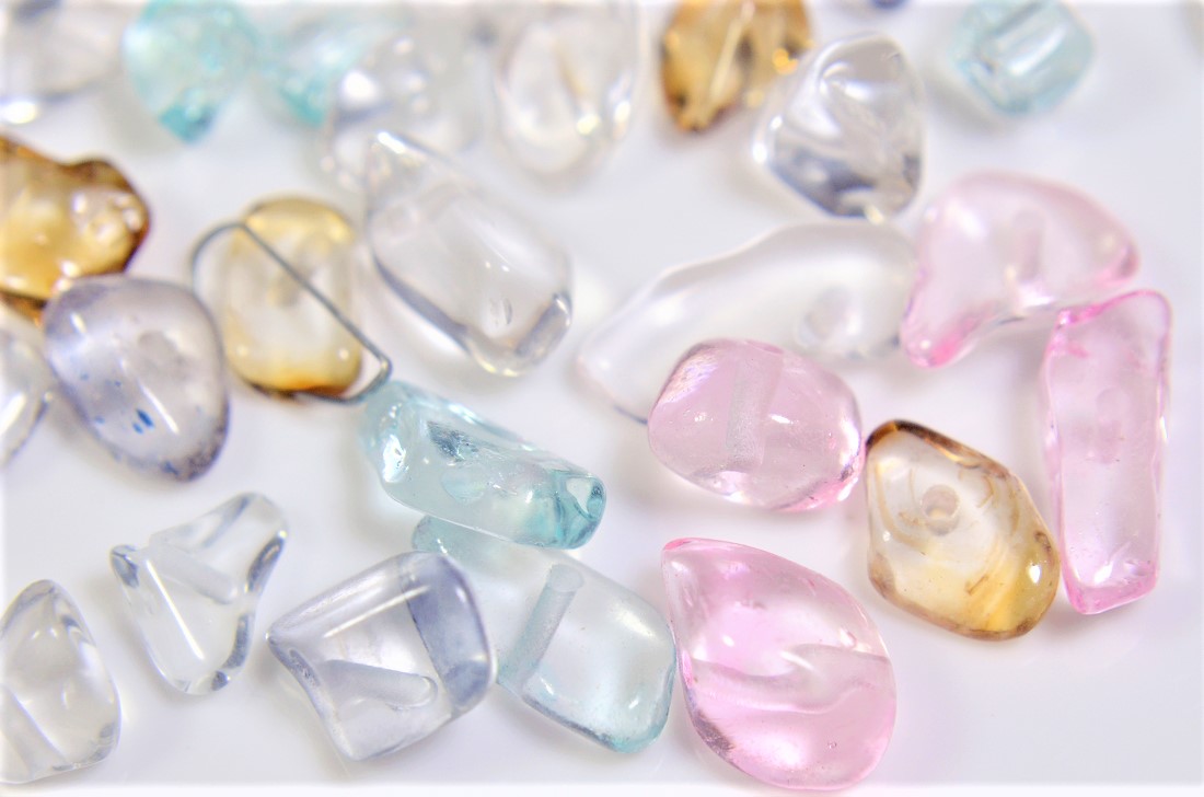 【夏アクセサリー】ガラスさざれ石 透明カラーたっぷり15ｇ入（約60点） トレンドパーツ 1点約1円