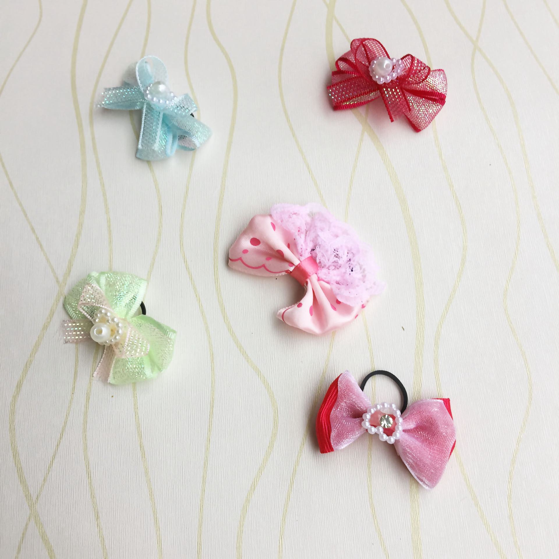 犬用ヘアーアクセサリー 犬のアクセサリー 犬用ヘアピン ヘアクリップ リボン 犬の髪留め 犬の髪飾り 雑貨 香山 株式会社 問屋 仕入れ 卸 卸売の専門 仕入れならnetsea