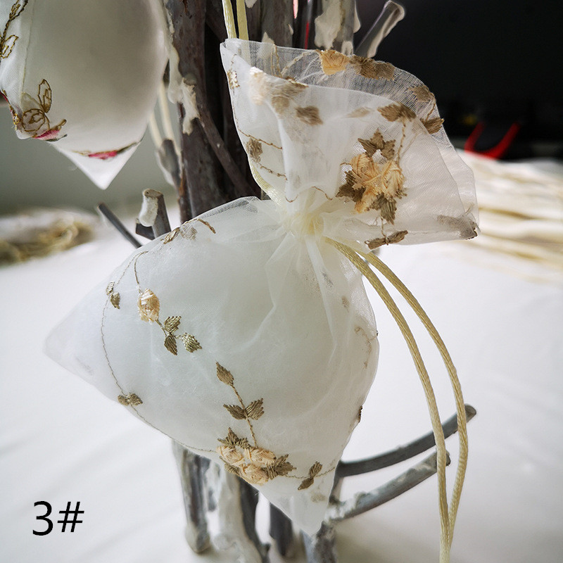 花柄 巾着袋 ミニ巾着 ポーチ ラッピング袋 アクセサリー収納 小物入れ 刺繍 高級感あり ファッション雑貨 Witm Kobe 問屋 仕入れ 卸 卸売の専門 仕入れならnetsea