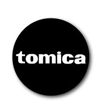 LCB282 大人トミカ 32mm缶バッジ 03 TOMICA 車 ロゴ 公式