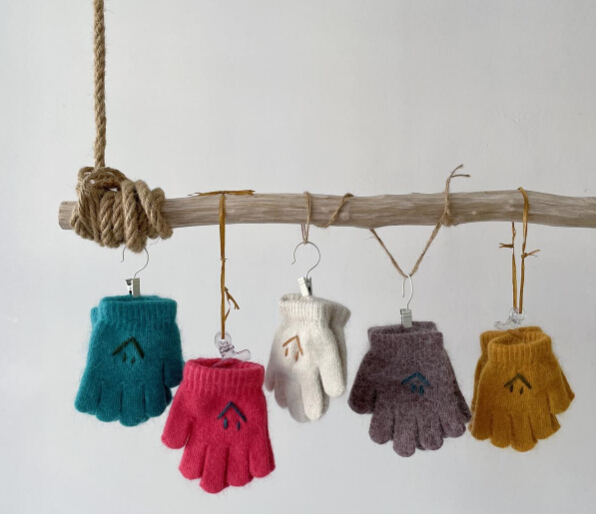 秋冬　子供用　　手袋 グローブ 　編み　ニット手袋　　防寒