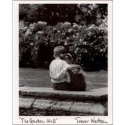ポスター モノクロ写真「抱き合う2人の子ども」インテリア コレクション
