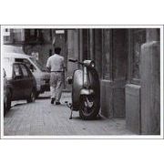 ポストカード モノクロ写真「街中のバイク」