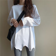 白　不規則な　長袖Tシャツ　女　春秋　新しいデザイン　ルース　穴あき　丸襟　中長スタイル