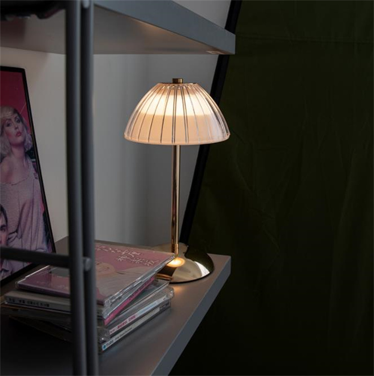 圧倒的な真実好評 クリスタルスタンド LED 寝室 ベッドヘッド レストラン トレンド 雰囲気ライト