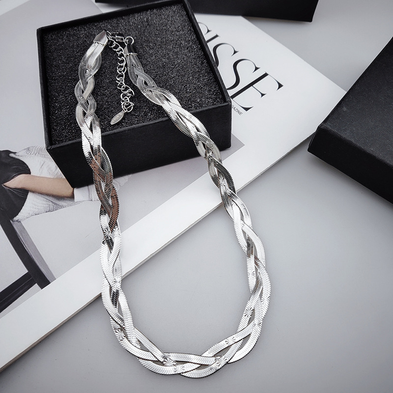 手編みチタン鋼ネックレス女性新型ファッション欧米の個性的な鎖骨チェーン厳選アクセサリ