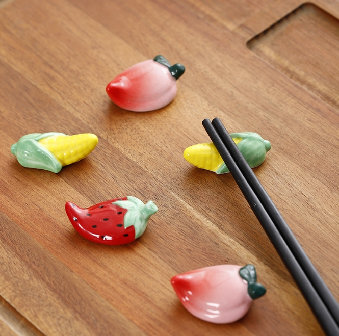 モモ  イチゴ   玉蜀黍  雑貨   置物   箸置き  可愛い  瓷器  箸立て  箸台  箸ホルダー  装飾  小物