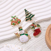 漫画のクリスマス雪だるま、クリスマス ツリー、クリスマス シリーズのブローチ、クリスマスの飾り