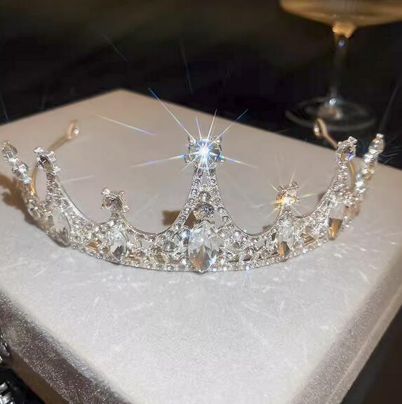 王冠のアクセサリー  髪飾り 女性のためのヘアアクセサリー、オーナメント 結婚式  成人式披露宴 誕生日