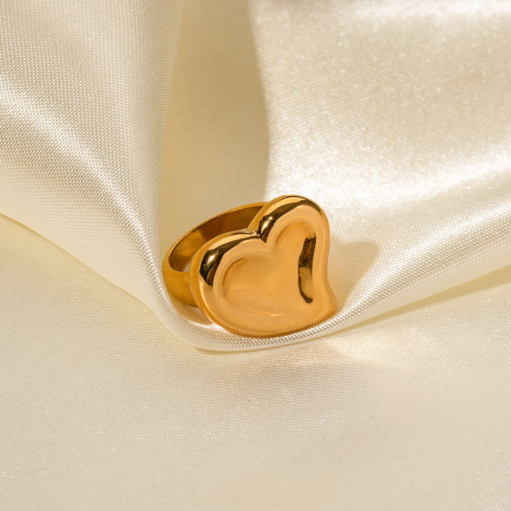 18Kゴールド ステンレスのリング レディース 指輪 ステンレスアクセサリー  ゴールドのハートの指輪