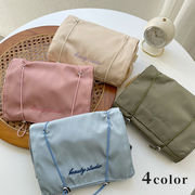 収納ポーチ　化粧バッグ　デザイン　大容量　韓国ファッション　3colors