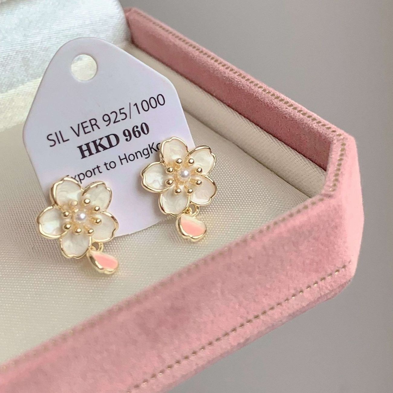 桃の花のピアス   かわいいお花のピアス   韓国ファッション  レディースピアス