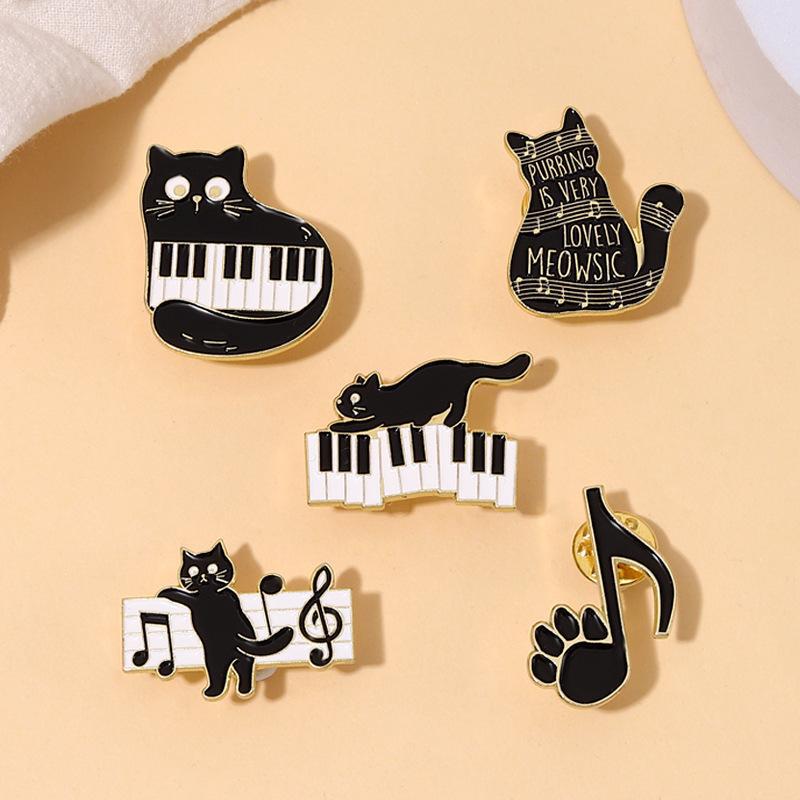 かわいい ピアノ猫のブローチ 音符のブローチ 人気 猫爪の ピン 猫の雑貨 音楽アクセサリー 楽器のブローチ
