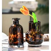 最安値に挑戦！生け花花瓶 ガラス花瓶 小さな飾り置物 家の置物 ヒョウ柄花瓶 モデルルームの置物