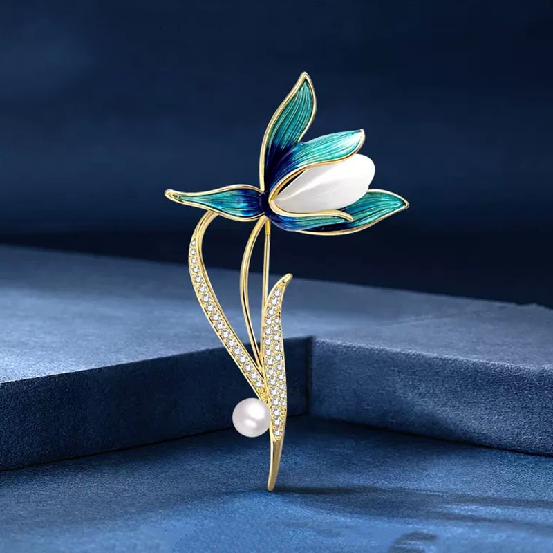 軽い豪華なスタイル 翡翠 蘭のブローチ 高級 真珠のコサージュ エレガントな気質