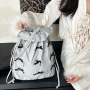 リボントートバッグ　巾着バッグ　かわいい　韓国ファッション　デザイン　バレエコア