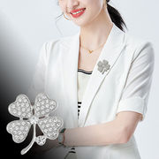 ダイヤモンドの花のブローチ  ファッション クローバーブローチ アクセサリー レディースコサージュ