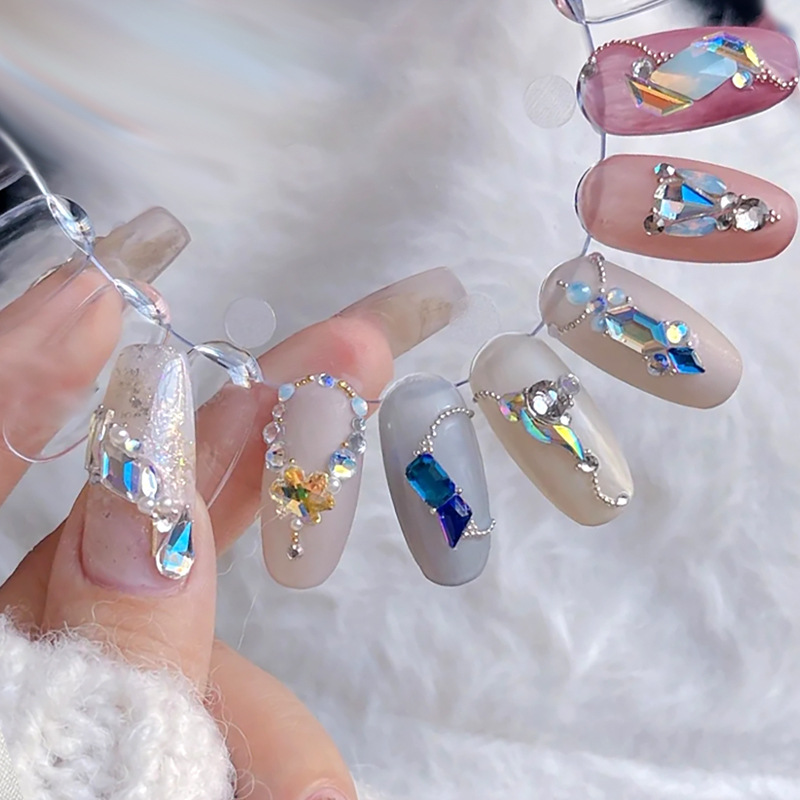 立体パーツ ビジュー ラインストーン ジェルネイル レジン