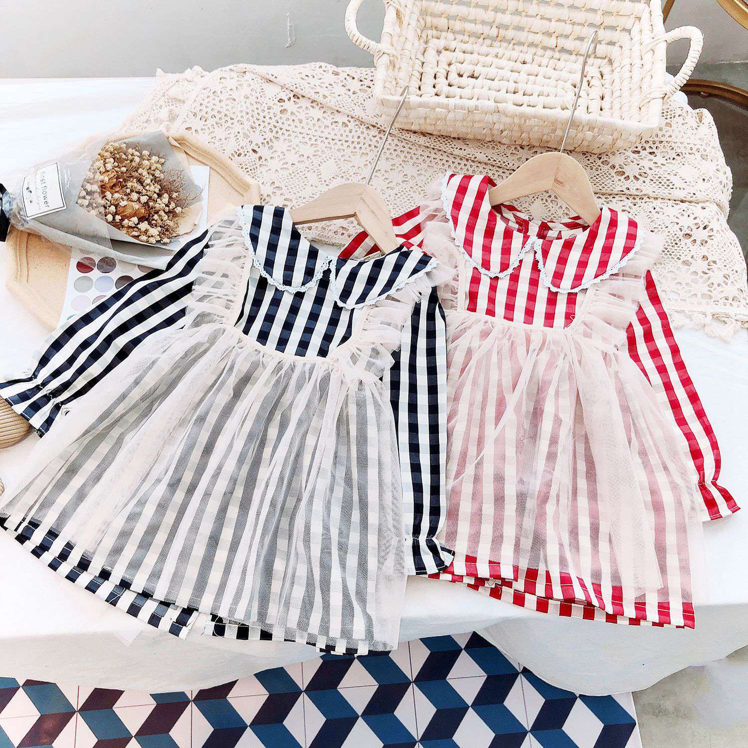 apoina kids ☆ エプロンワンピース　2-3y apoina kids ☆ エプロンワンピース 2-3y （Apolina Kids