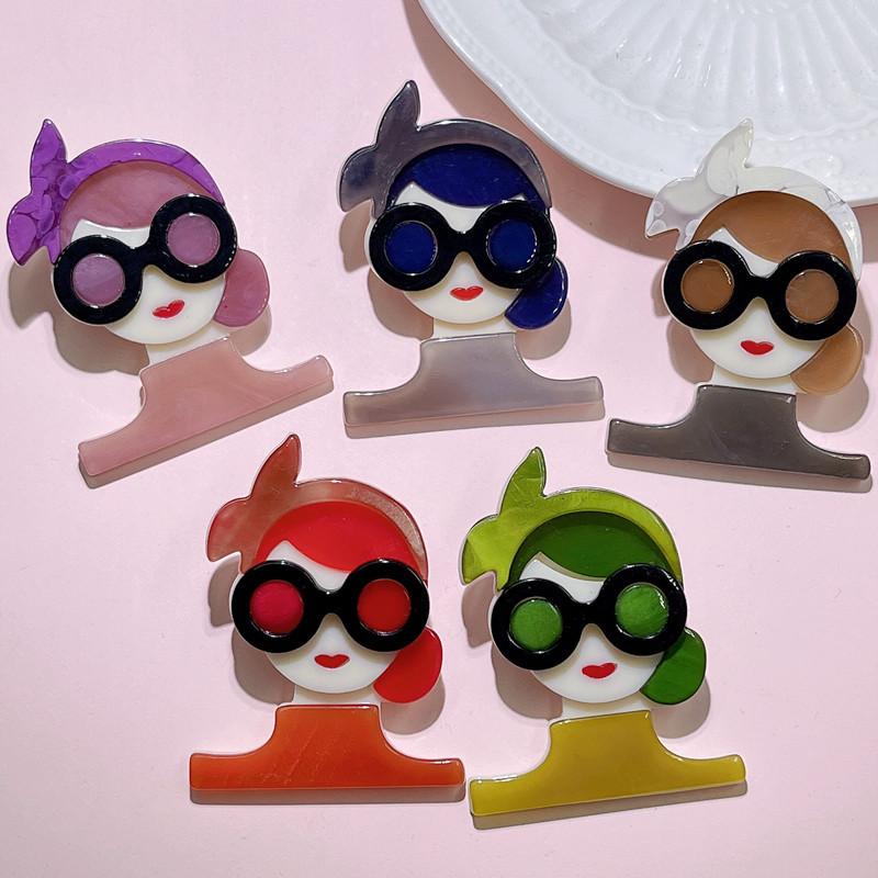 レディース　　ブローチ　お結び　かわいい　箱付き 女の子 ブローチ アクセサリー アクリル 記念日 プレゼント 上品