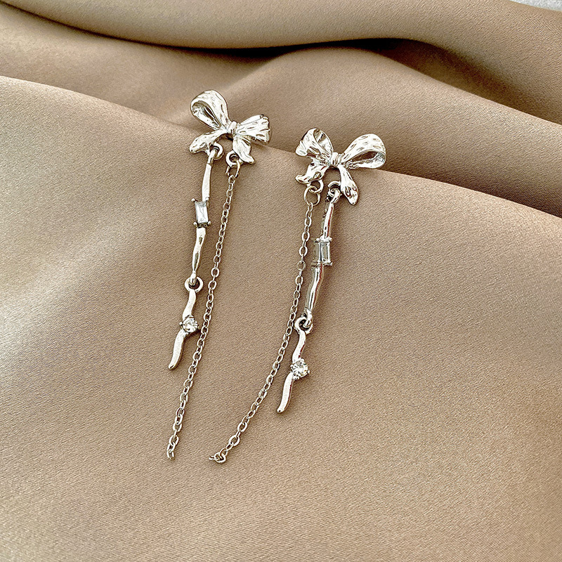 高級感のあるレトロなロングタッセルピアス レディース リボン  