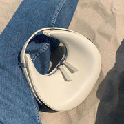 【Women】人気作！　 韓国風　オシャレ　デザイン感　バッグ　ショルダーバッグ