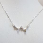 ≪シルバー925・日本製≫イエローダイヤモンド&キュービック星座ペンダント(カシオペア座)