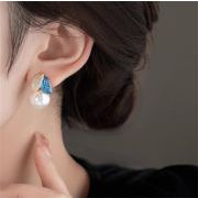 大好評につSALE延長 アシンメトリックエナメル加工 リーフ&パール ダイヤモンド装飾 ピアス