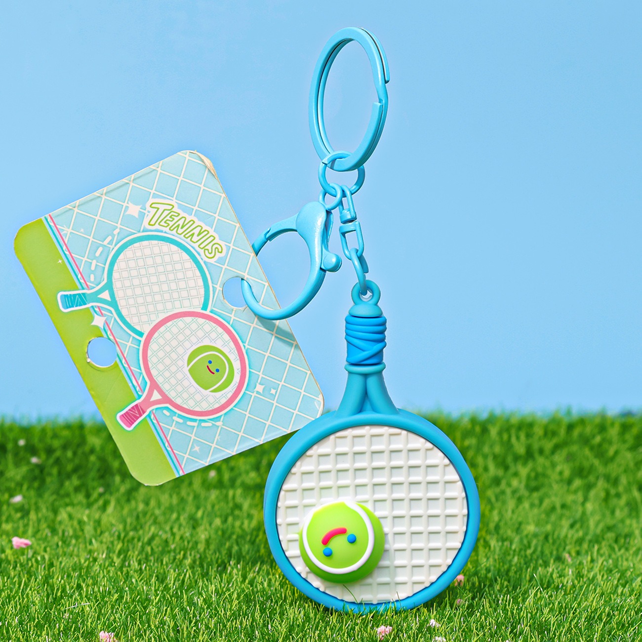 【1581】テニスプレイヤーキーホルダー ペールブルーハート型テニス部 1581】テニスプレイヤーキーホルダー ペールブルーハート型