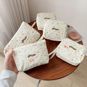 ガーリーリボン付きドット柄ポーチ クリーム系カラー 携帯用 化粧ポーチ 小物収納