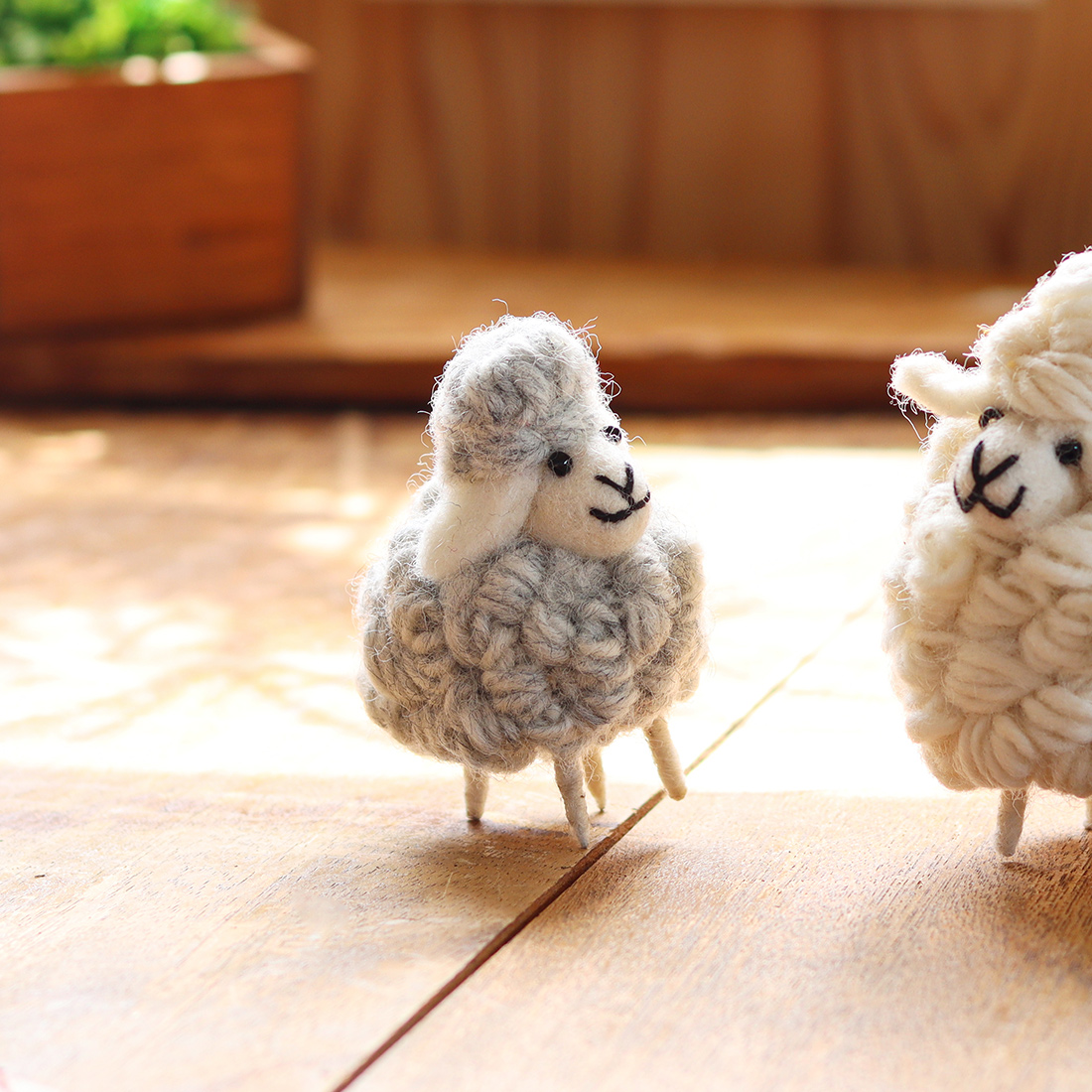 ネパールフェルトアニマル ヒツジ S[フエルト羊ひつじ人形動物置物25AW]