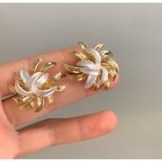 配色ピアス