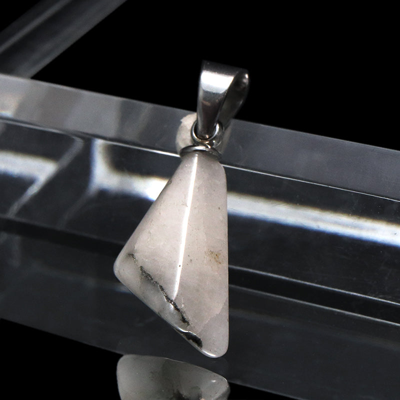 ペンダントトップ　フェナカイト＜ブラジル産＞　　ステンレス製　シルバー　ランダム発送