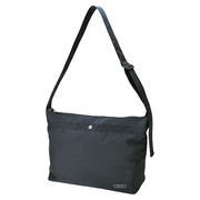 a.v.v ショルダーバッグ