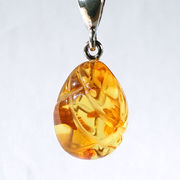 アンバー ペンダントトップ SV925 リトアニア産 【一点もの】 天然アンバー 琥珀 内包物 パワーストーン