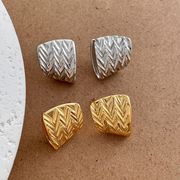 ★お洒落　飾り物★アクセサリー★レディース　ピアス★2色