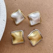 ★お洒落　飾り物★アクセサリー★レディース　ピアス★2色