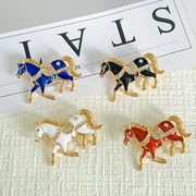 かわいい 馬のブローチ バッグ飾り 馬のアクセサリー ウマ 馬の雑貨 horse 用品 馬関連 男女兼用コサージュ