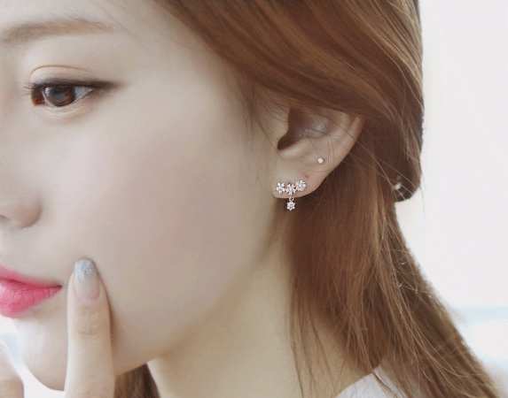 「限定販売」イヤーカフ　ハンドメイド イヤーカフ　アクセサリー イヤーカフ　アクセサリーパーツ