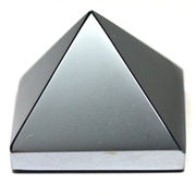 【置き石】ピラミッド型 約30mm テラヘルツ鉱石