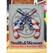 アメリカンブリキ看板 SMITH & WESSON. American Born & Bred