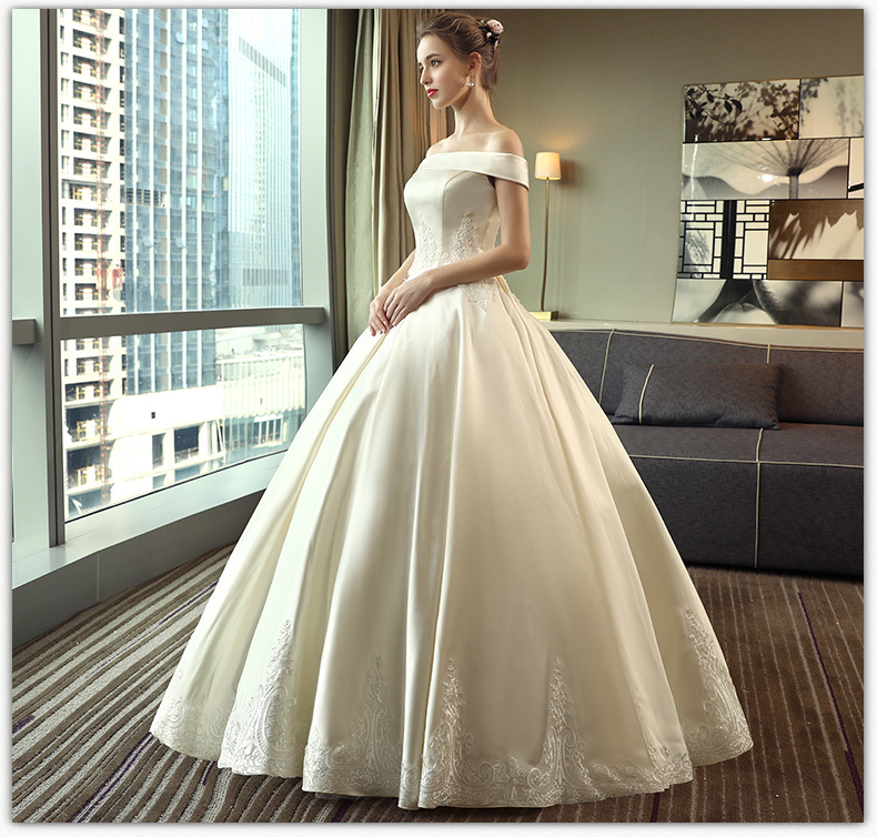 ウエディングドレス 光沢あるサテン生地 シャンパン色 トレーンタイプ オーダーメイド可能 結婚式 アパレル 株式会社 福音社 問屋 仕入れ 卸 卸売の専門 仕入れならnetsea