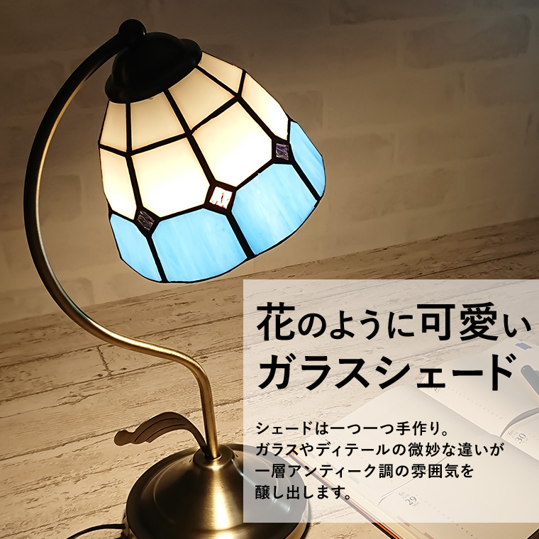 【新品】ステンドグラス　蝶　ランプ　アンティーク調　アウトレット